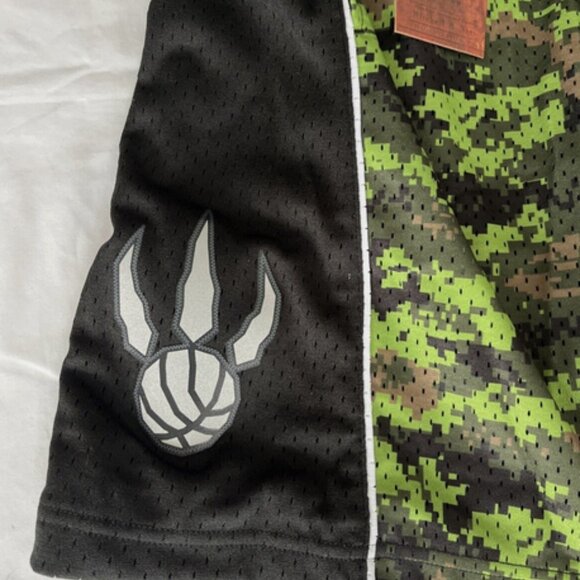 Mitchell Ness Mens NBA Toronto Raptors Swingman Basketball Shorts Camo L NWT - Picture 10 of 13